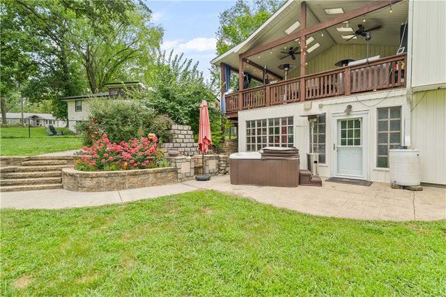 7623 W 52ND Street, Overland Park, KS 66202