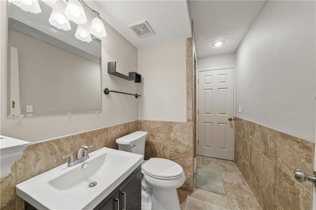 7623 W 52ND Street, Overland Park, KS 66202