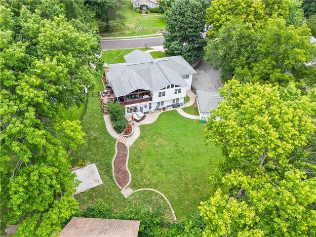 7623 W 52ND Street, Overland Park, KS 66202