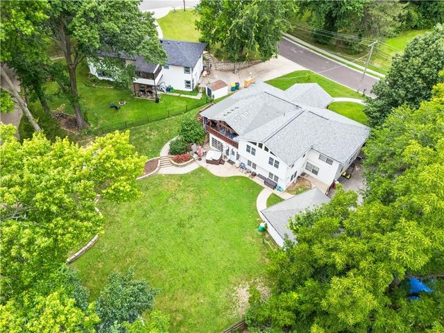 7623 W 52ND Street, Overland Park, KS 66202