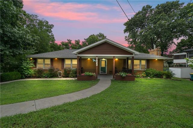 7623 W 52ND Street, Overland Park, KS 66202