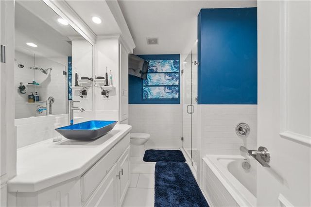 7623 W 52ND Street, Overland Park, KS 66202