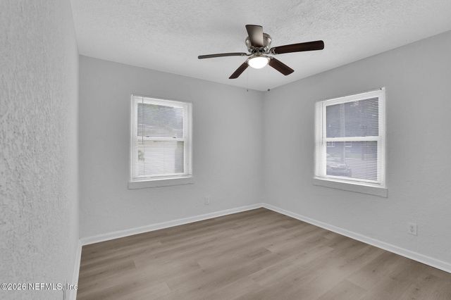 1916 UNIVERSITY Boulevard N, Jacksonville, FL 32211