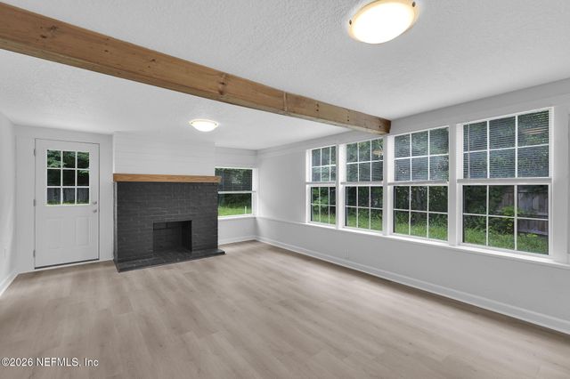 1916 UNIVERSITY Boulevard N, Jacksonville, FL 32211