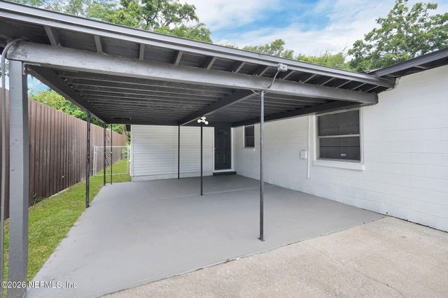 1916 UNIVERSITY Boulevard N, Jacksonville, FL 32211