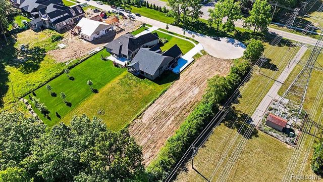 12739 N Pointe Drive, Shelby Twp, MI 48315
