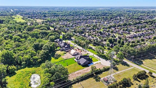 12739 N Pointe Drive, Shelby Twp, MI 48315