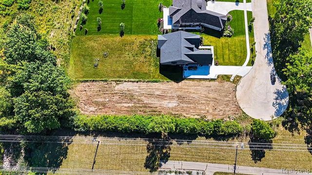 12739 N Pointe Drive, Shelby Twp, MI 48315