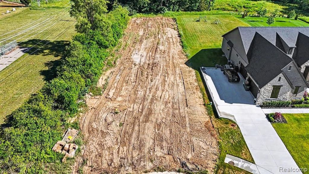 12739 N Pointe Drive, Shelby Twp, MI 48315