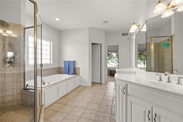 24503 E Woodland Circle, Lee's Summit, MO 64086