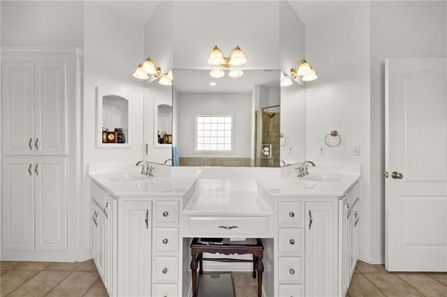 24503 E Woodland Circle, Lee's Summit, MO 64086