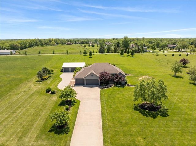 24503 E Woodland Circle, Lee's Summit, MO 64086