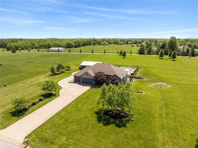 24503 E Woodland Circle, Lee's Summit, MO 64086