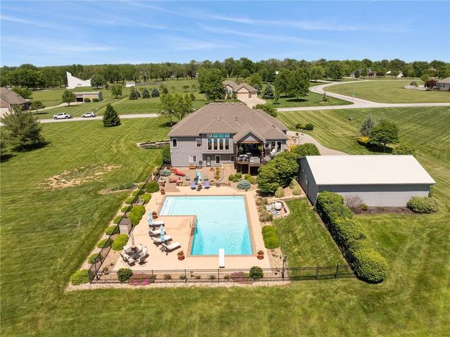24503 E Woodland Circle, Lee's Summit, MO 64086