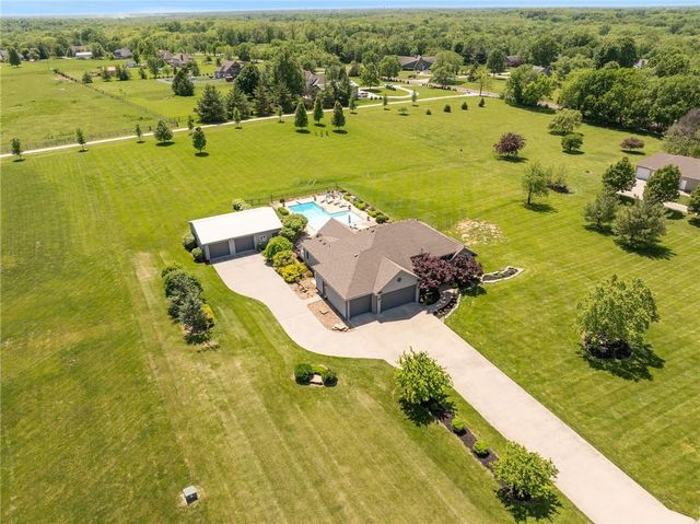 24503 E Woodland Circle, Lee's Summit, MO 64086