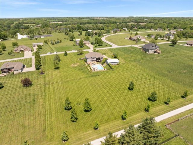 24503 E Woodland Circle, Lee's Summit, MO 64086
