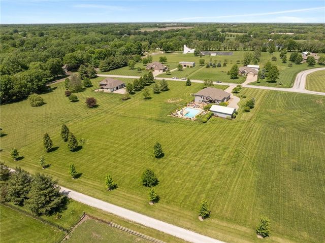 24503 E Woodland Circle, Lee's Summit, MO 64086