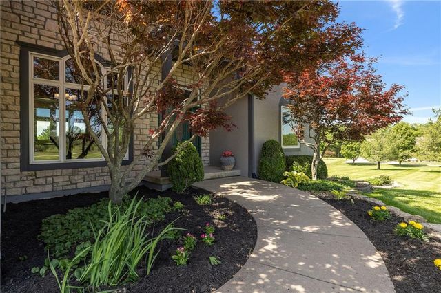 24503 E Woodland Circle, Lee's Summit, MO 64086