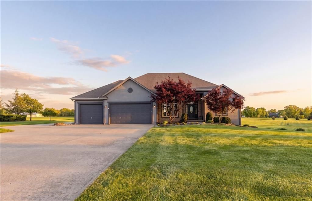 24503 E Woodland Circle, Lee's Summit, MO 64086