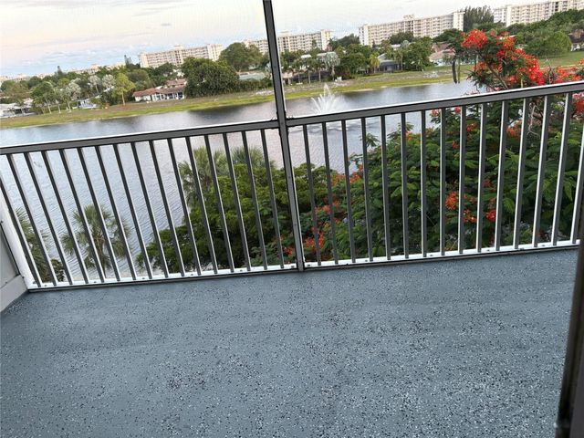 3150 N Course Lane 607, Pompano Beach, FL 33069