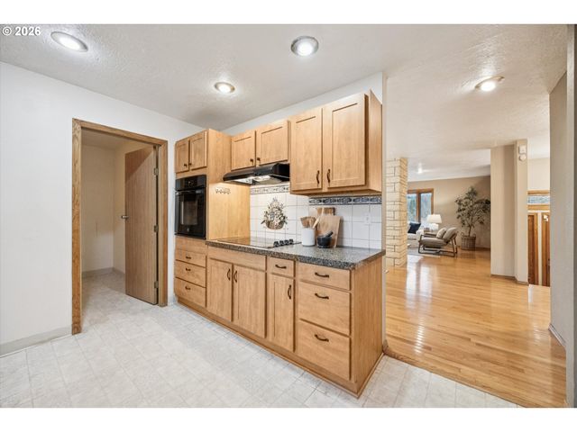 1203 Se KIBLING Ave, Troutdale, OR 97060