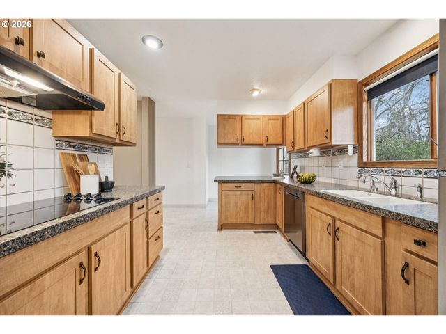 1203 Se KIBLING Ave, Troutdale, OR 97060