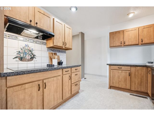 1203 Se KIBLING Ave, Troutdale, OR 97060