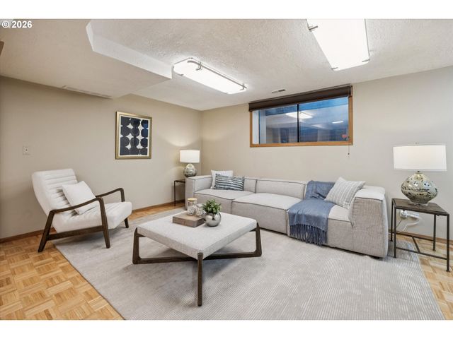 1203 Se KIBLING Ave, Troutdale, OR 97060