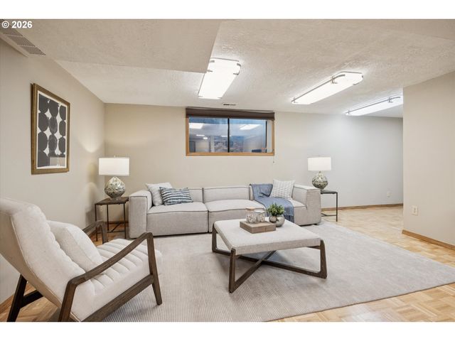 1203 Se KIBLING Ave, Troutdale, OR 97060