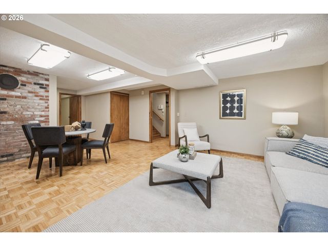 1203 Se KIBLING Ave, Troutdale, OR 97060