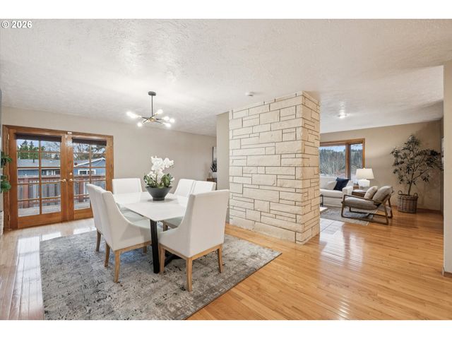 1203 Se KIBLING Ave, Troutdale, OR 97060