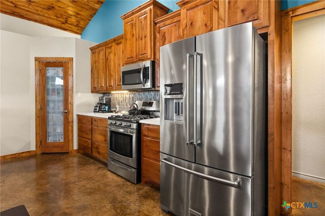 381 Schneider Road, Seguin, TX 78155