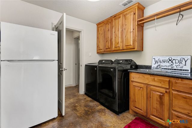 381 Schneider Road, Seguin, TX 78155