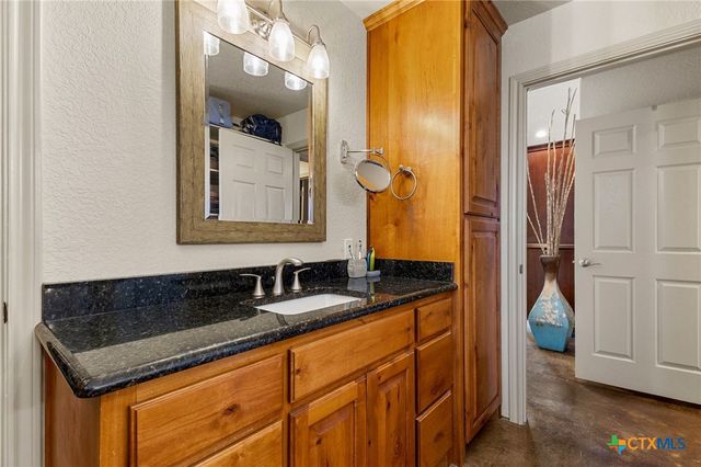 381 Schneider Road, Seguin, TX 78155