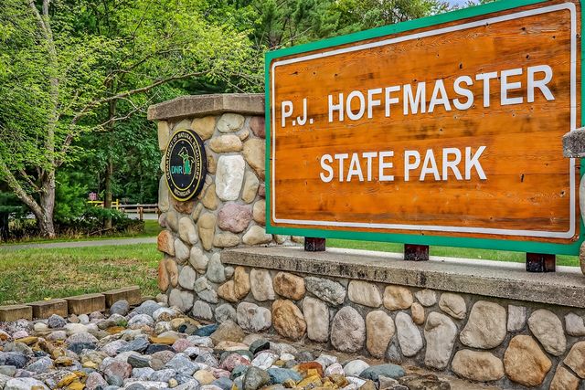 5115 Ossad Drive, Norton Shores, MI 49441