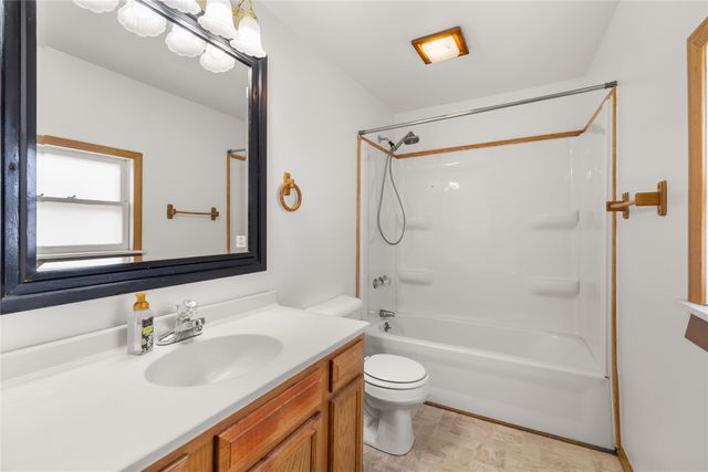 813 Lyon Street, Des Moines, IA 50309