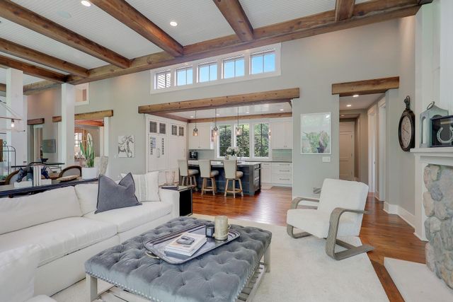 415 Carpenters Pt, Wayzata, MN 55391