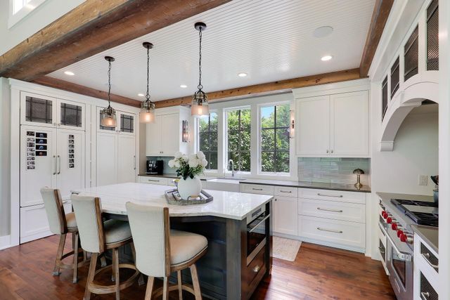 415 Carpenters Pt, Wayzata, MN 55391