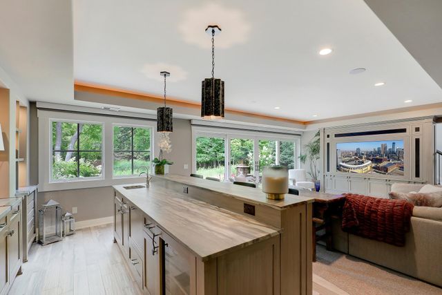 415 Carpenters Pt, Wayzata, MN 55391