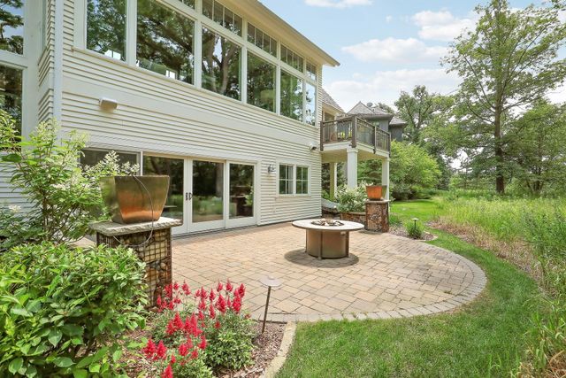415 Carpenters Pt, Wayzata, MN 55391