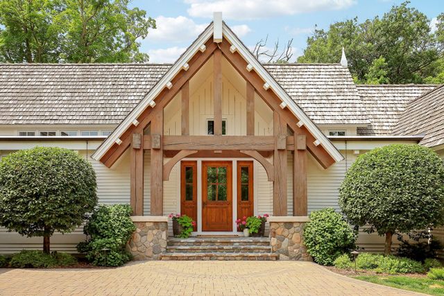 415 Carpenters Pt, Wayzata, MN 55391
