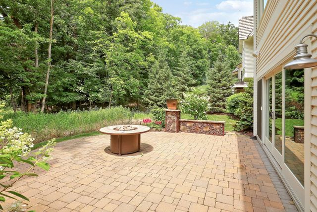 415 Carpenters Pt, Wayzata, MN 55391