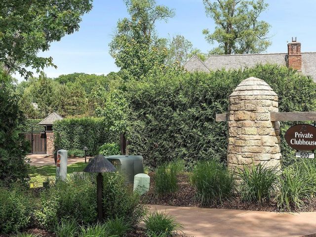 415 Carpenters Pt, Wayzata, MN 55391