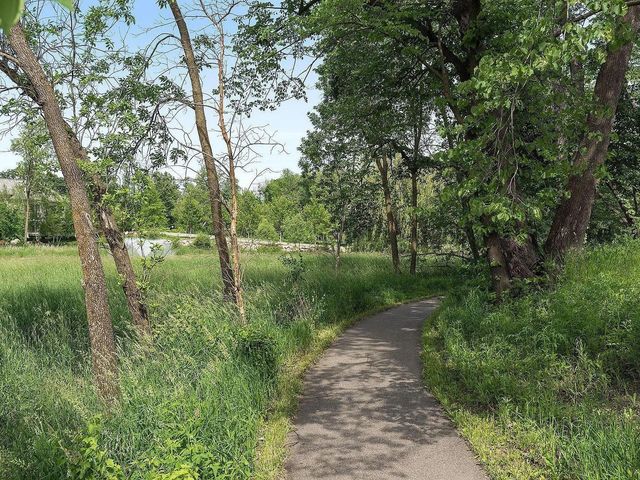 415 Carpenters Pt, Wayzata, MN 55391