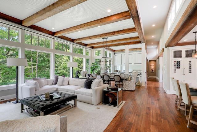 415 Carpenters Pt, Wayzata, MN 55391