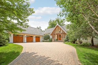 415 Carpenters Pt, Wayzata, MN 55391