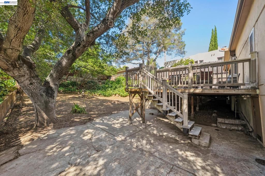 Image 21 of property listing at 3231 Wisconsin St, Oakland, CA 94602
