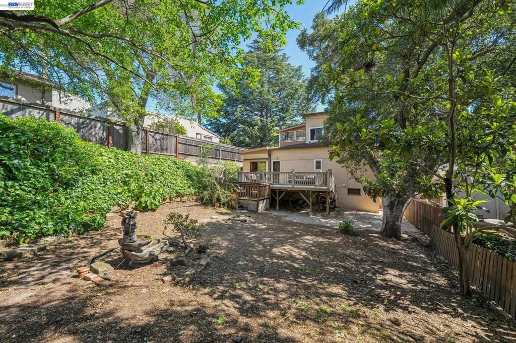 Image 23 of property listing at 3231 Wisconsin St, Oakland, CA 94602