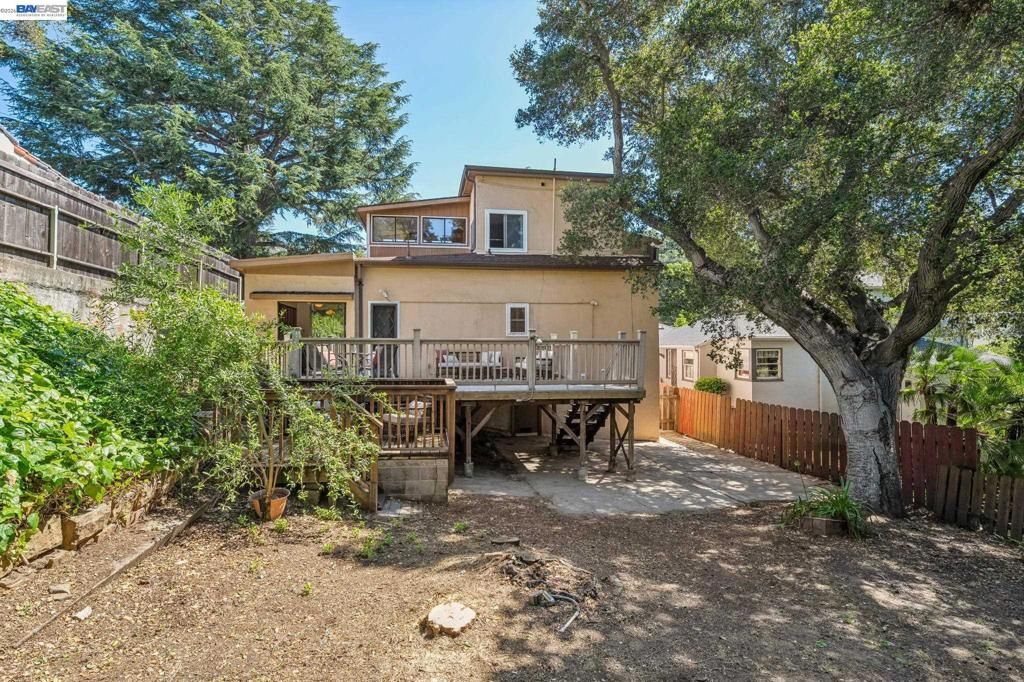 Image 24 of property listing at 3231 Wisconsin St, Oakland, CA 94602