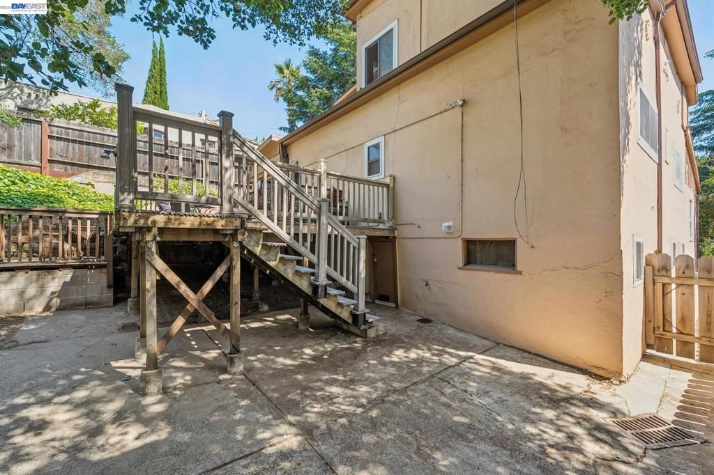 Image 25 of property listing at 3231 Wisconsin St, Oakland, CA 94602